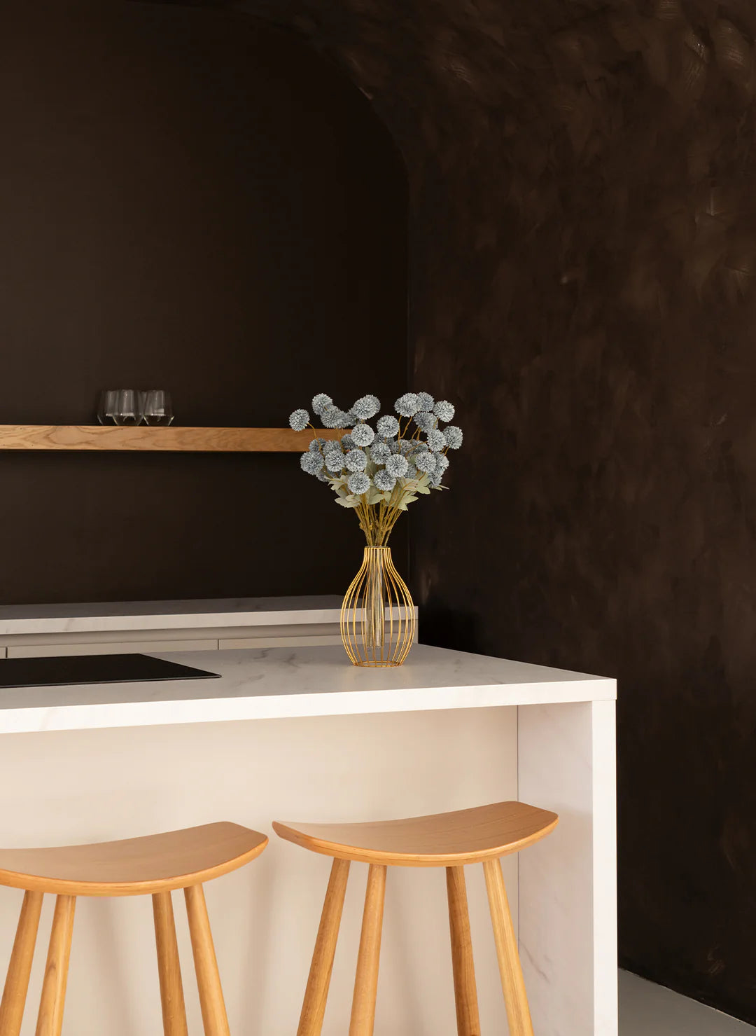 Statement Outline Vase - Gold