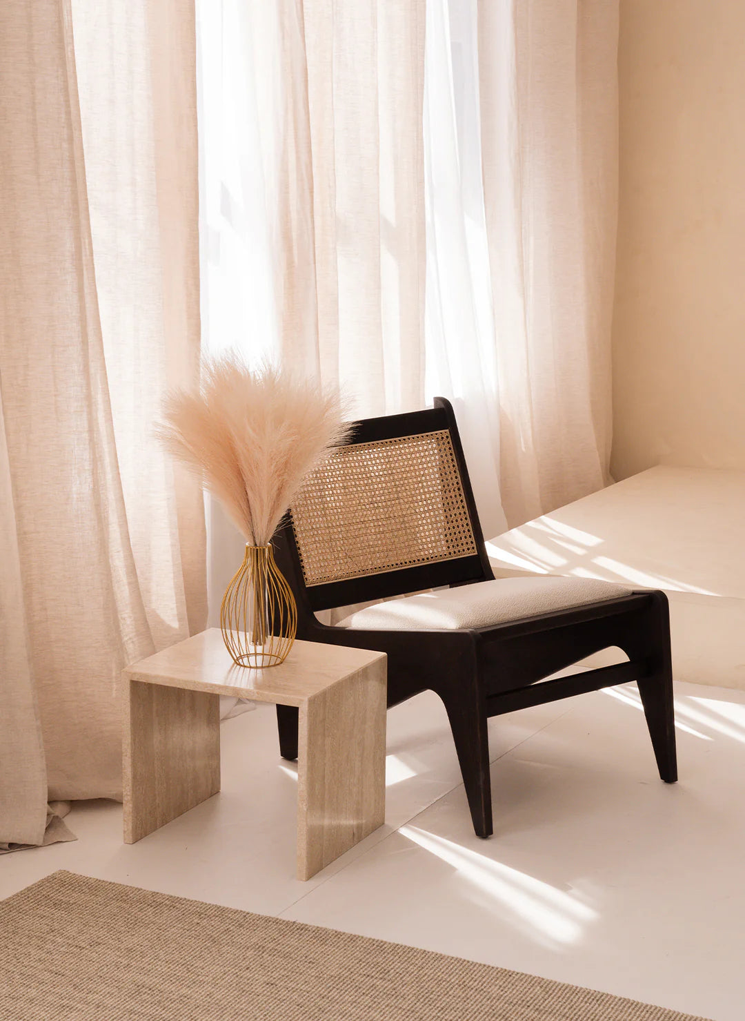 Statement Outline Vase - Gold