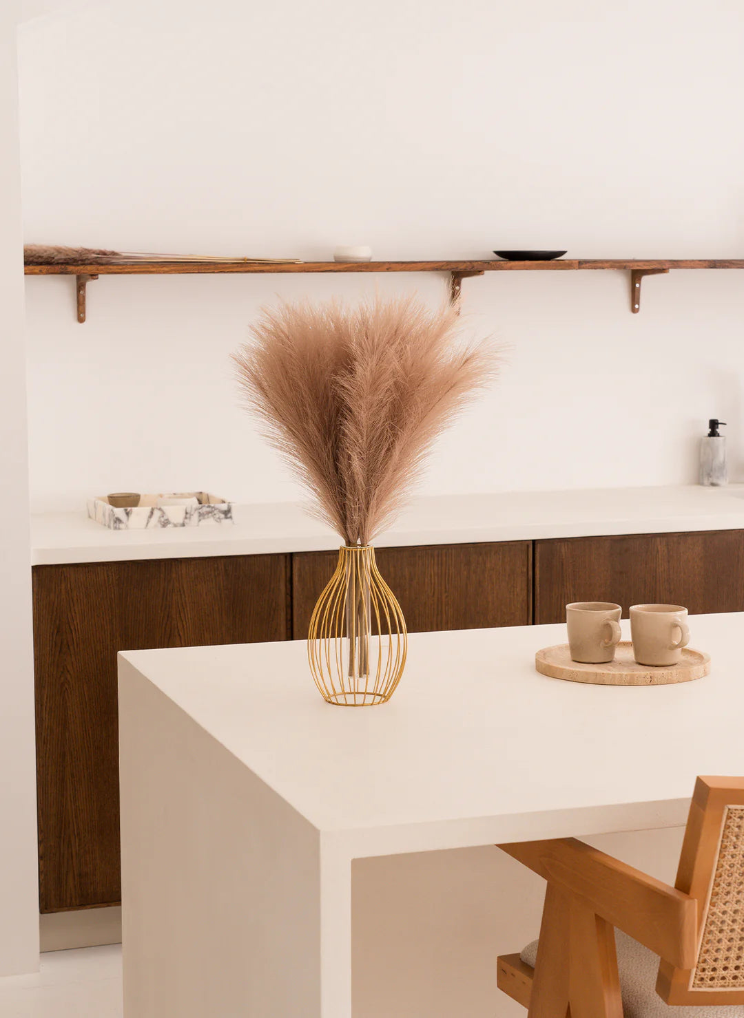 Statement Outline Vase - Gold