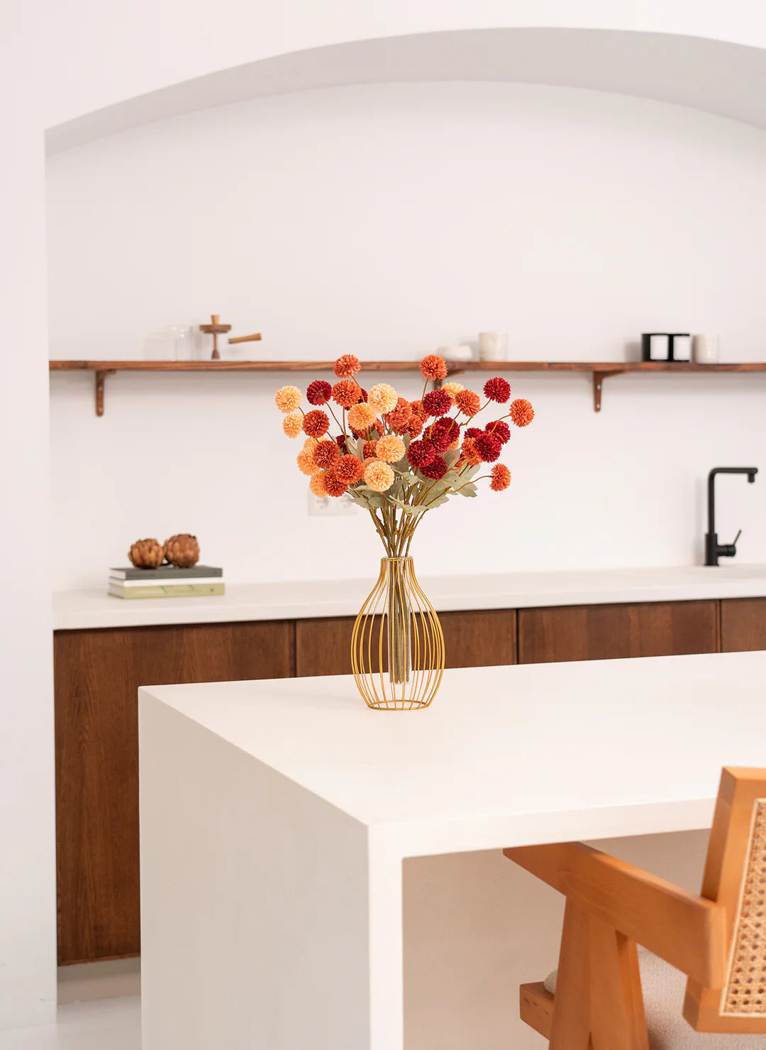 Statement Outline Vase - Gold